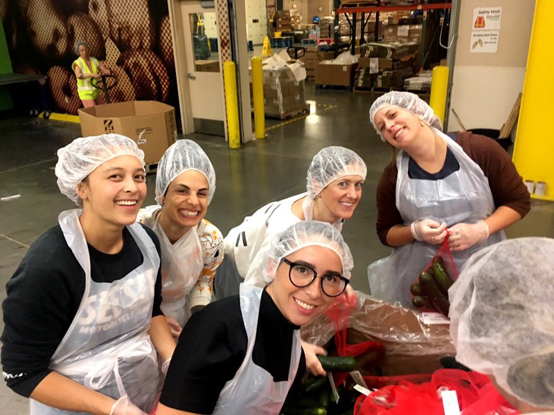 betsy & iya volunteers at the Oregon Food Bank!