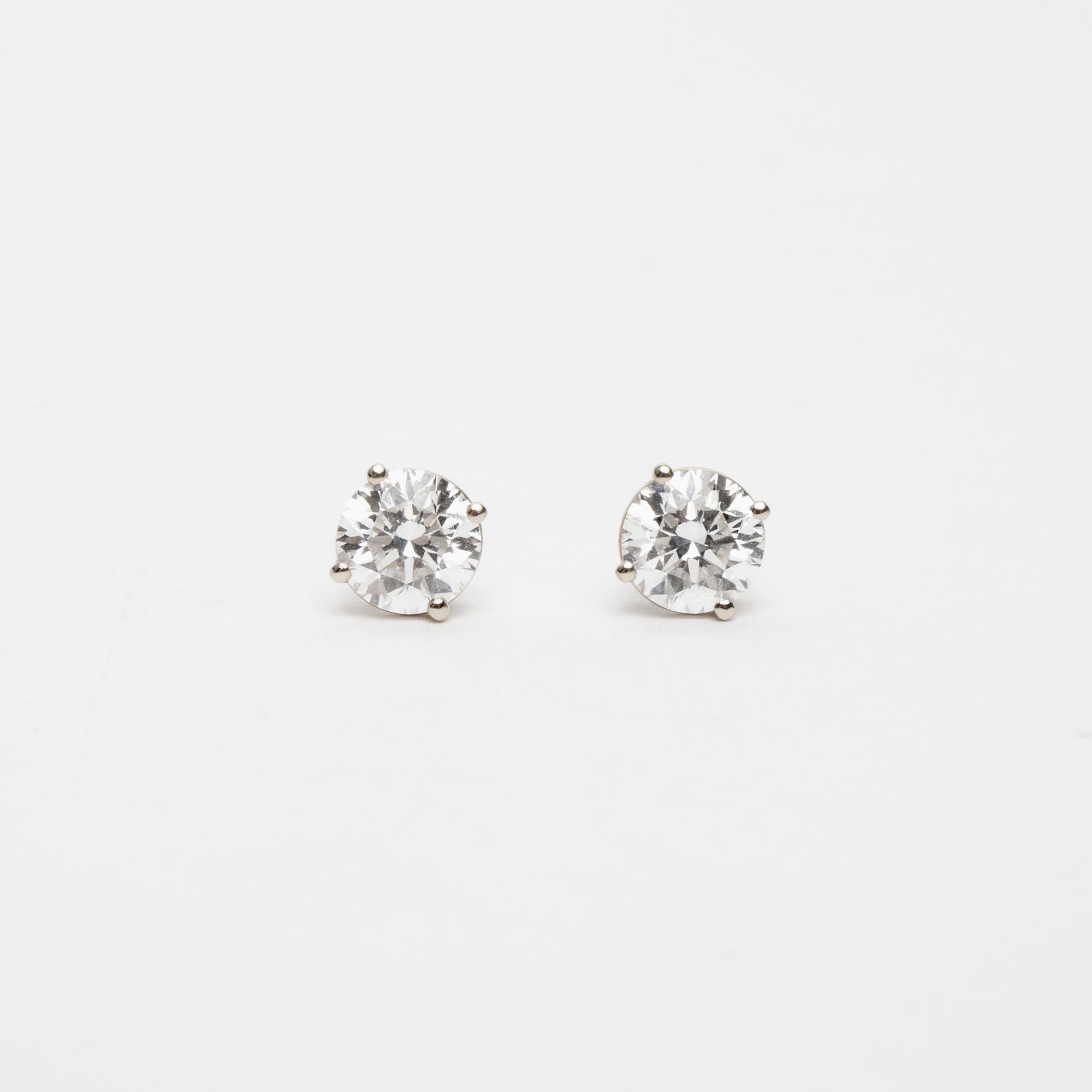 Round Diamond Stud Earrings