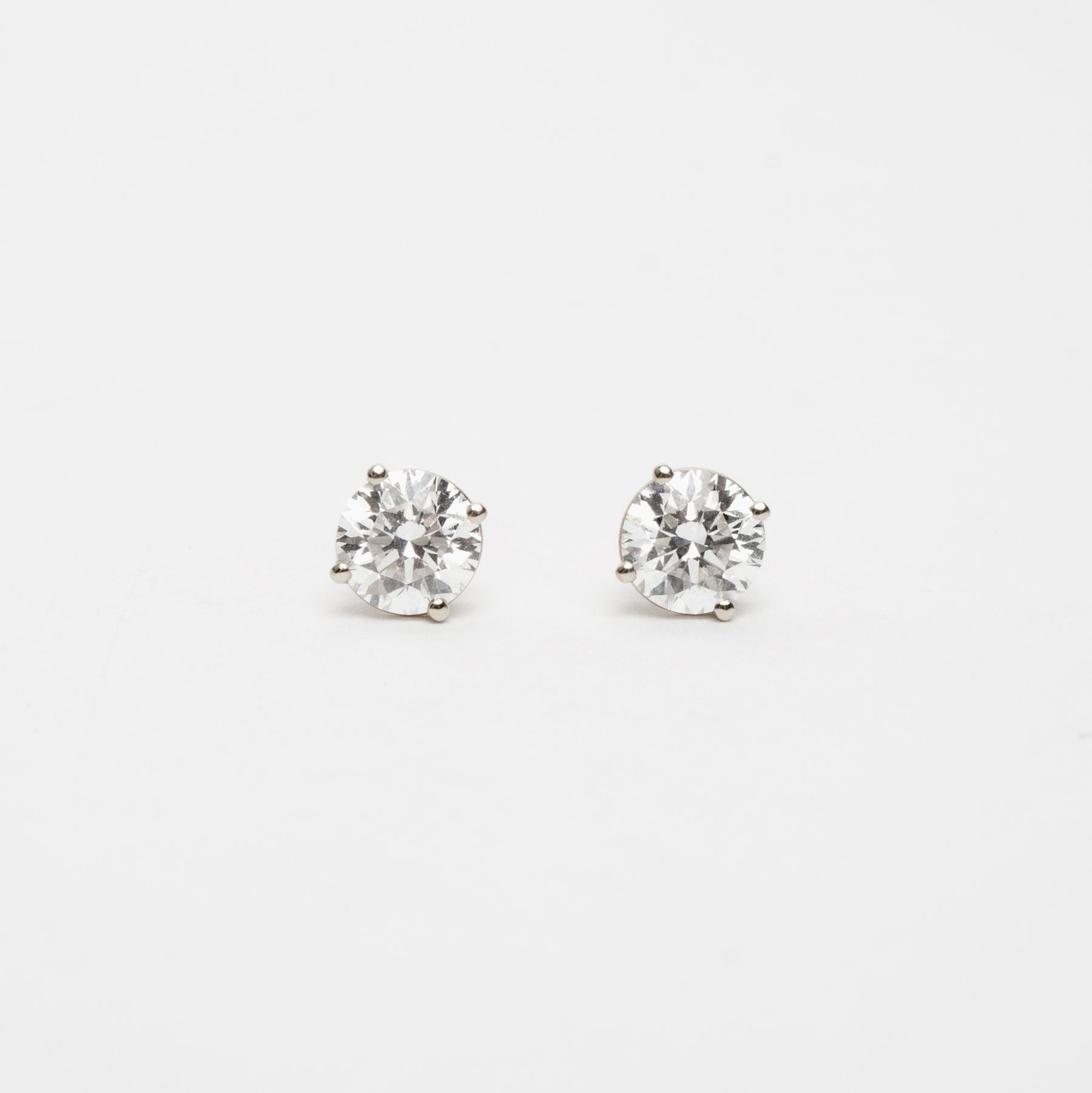 Round Diamond Stud Earrings