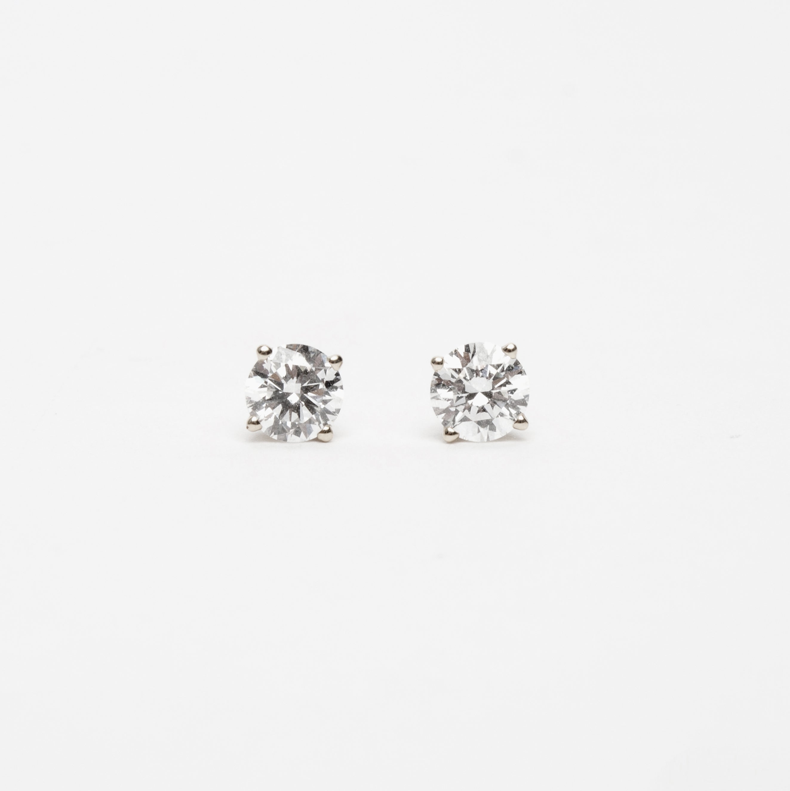 Round Diamond Stud Earrings