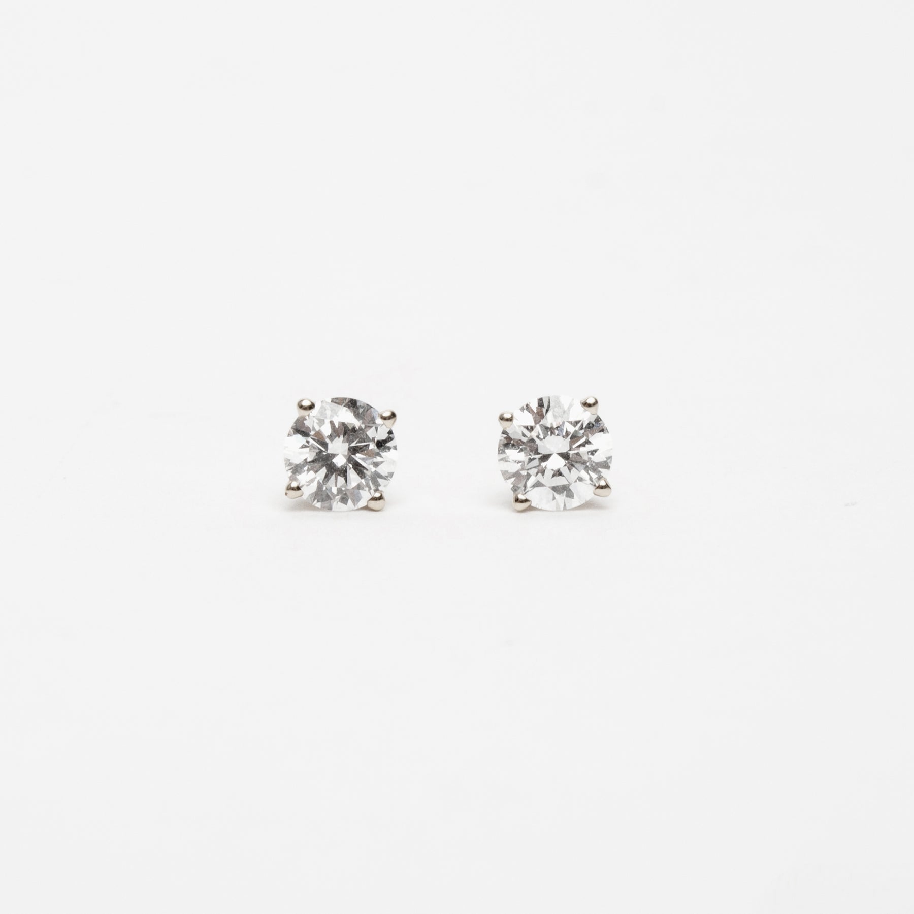 Round Diamond Stud Earrings