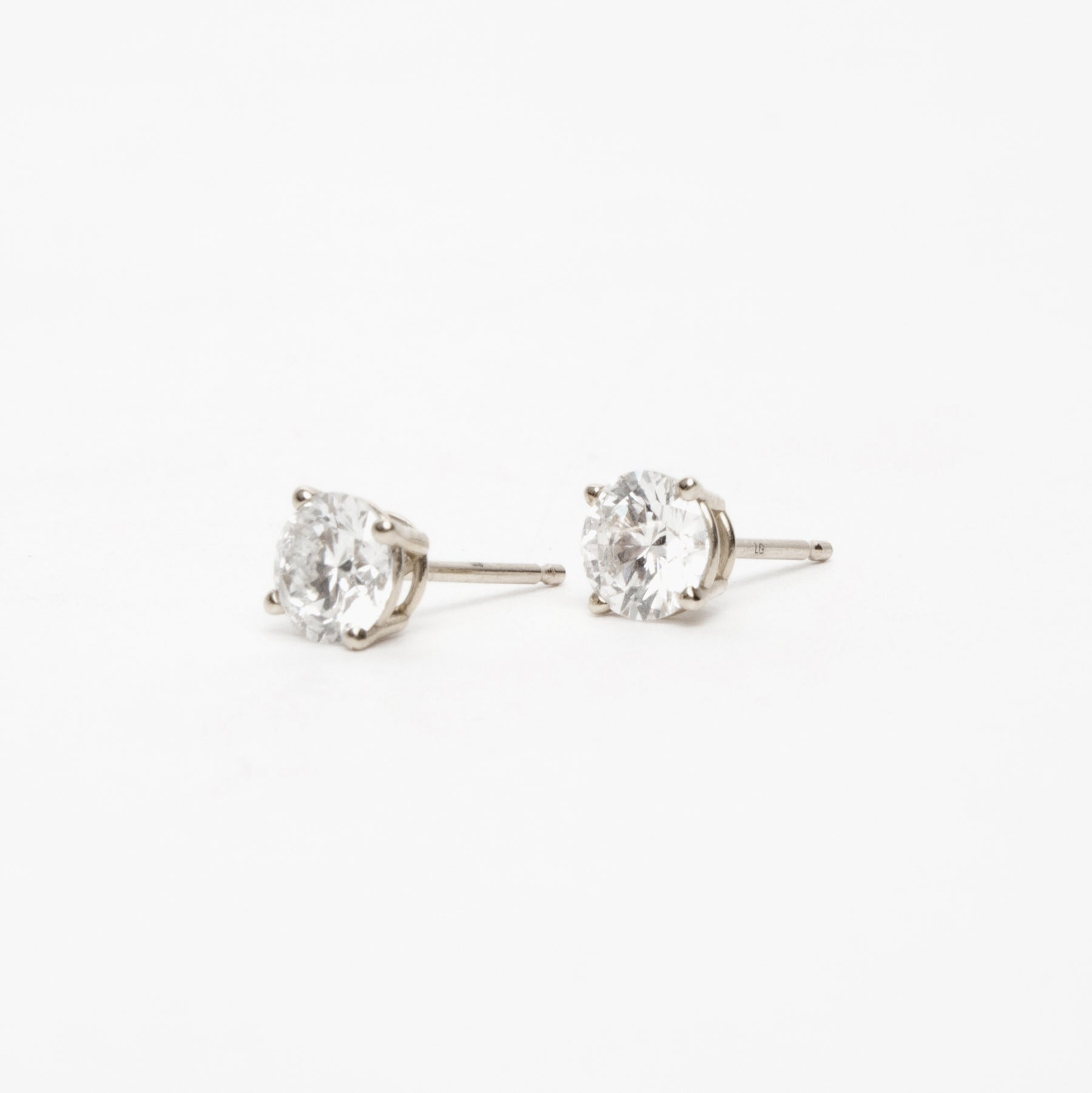 Round Diamond Stud Earrings