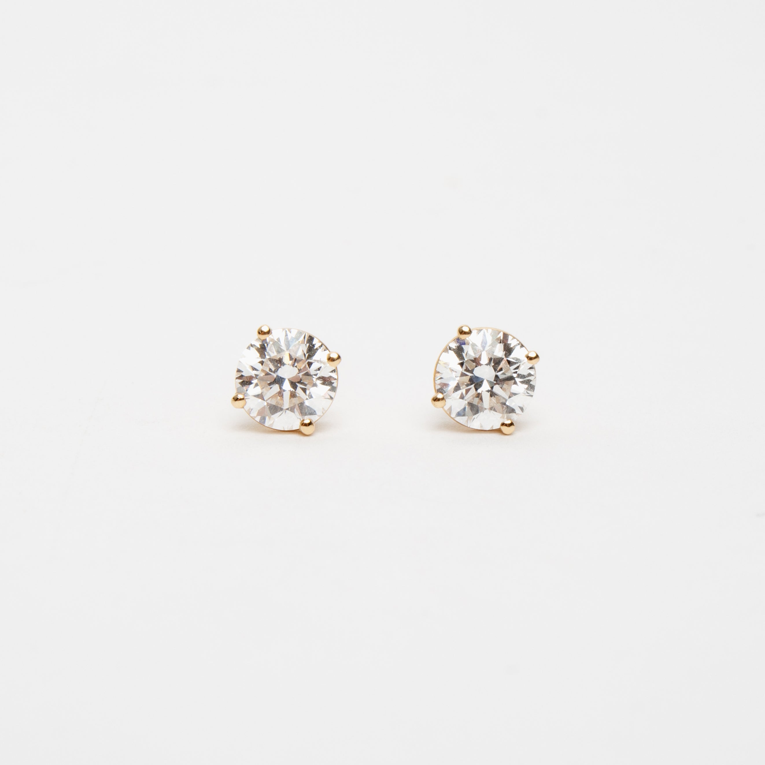Round Diamond Stud Earrings