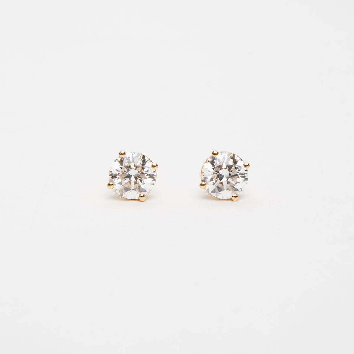 Round Diamond Stud Earrings