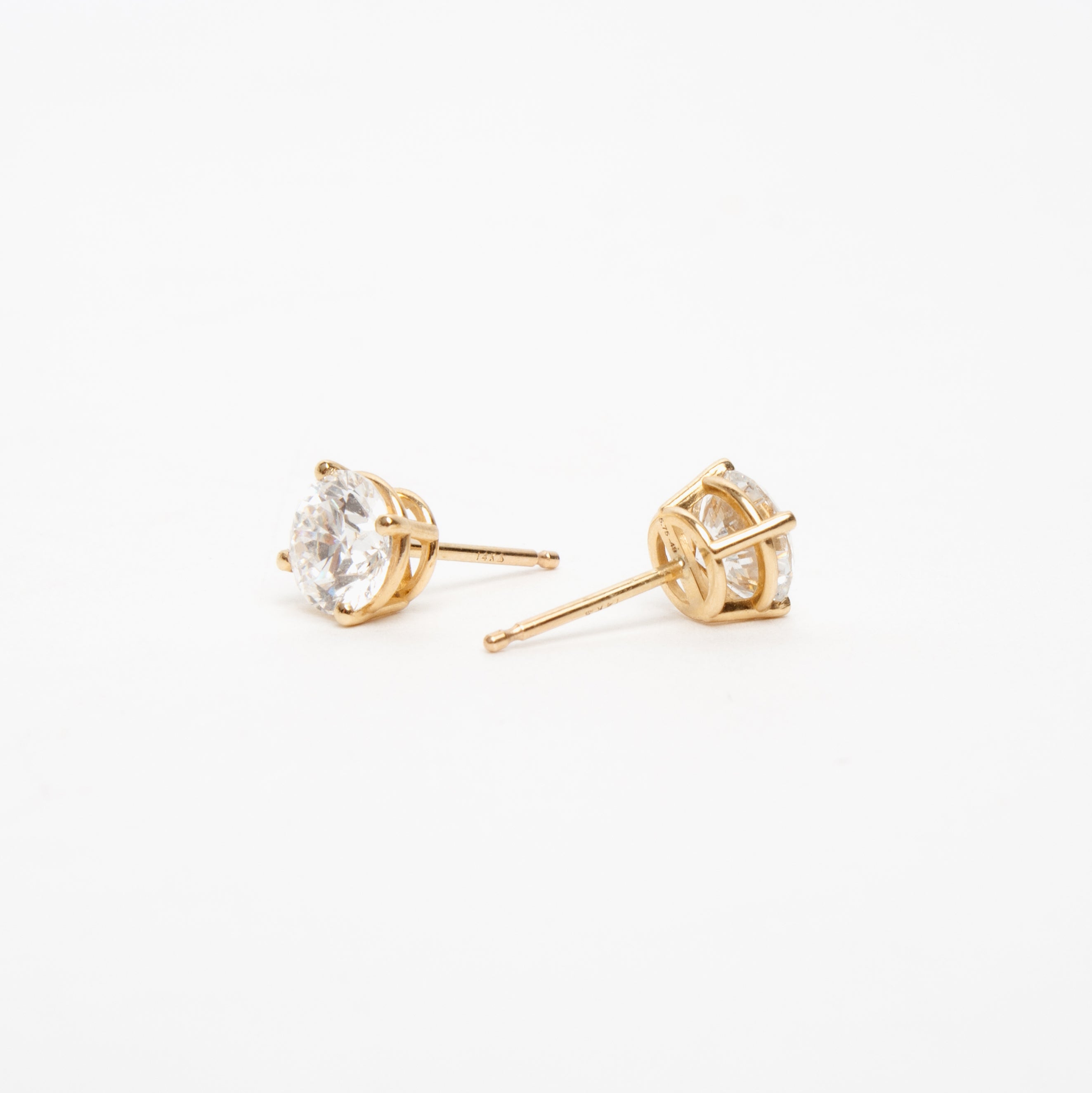 Round Diamond Stud Earrings
