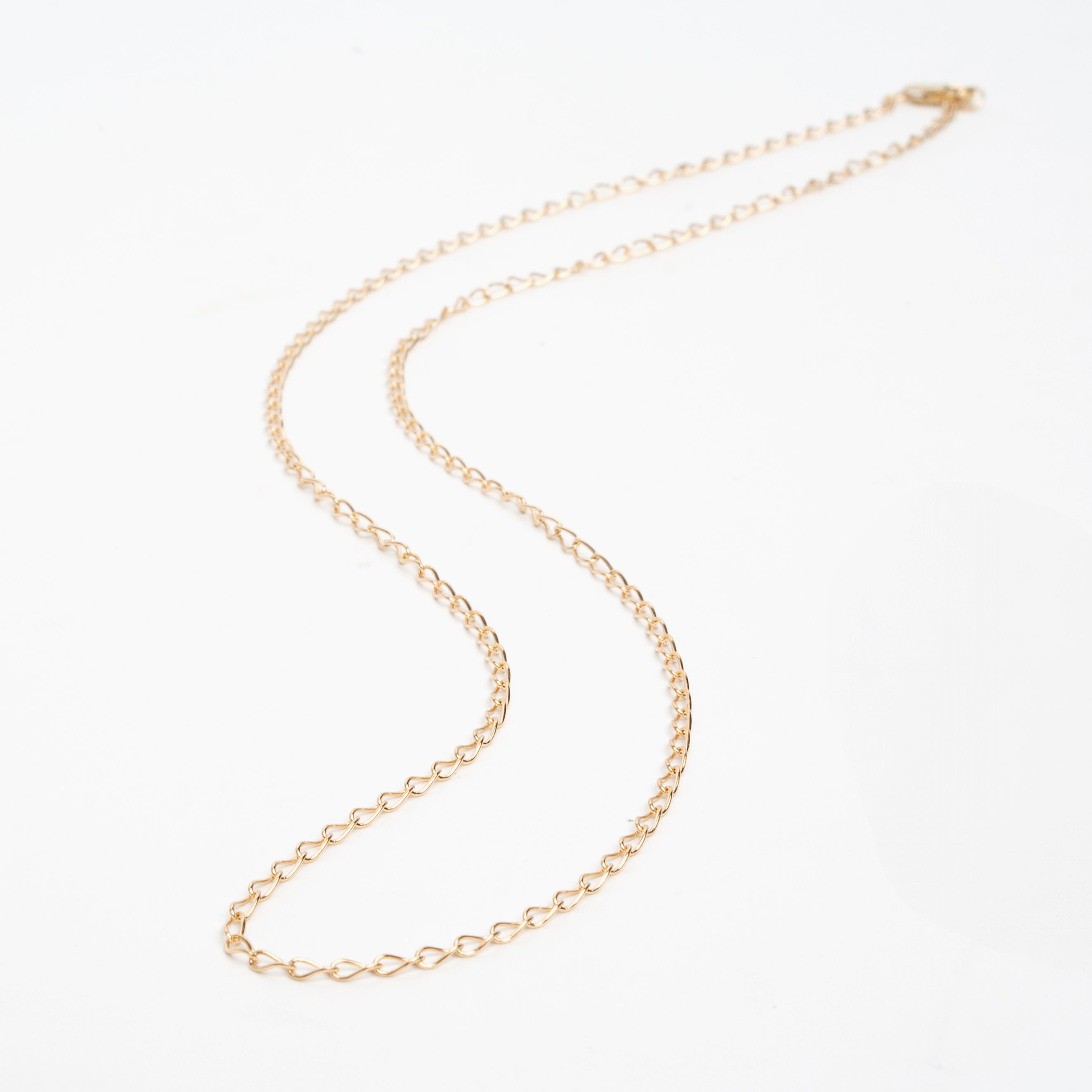 Elongated Curb Chain Necklace