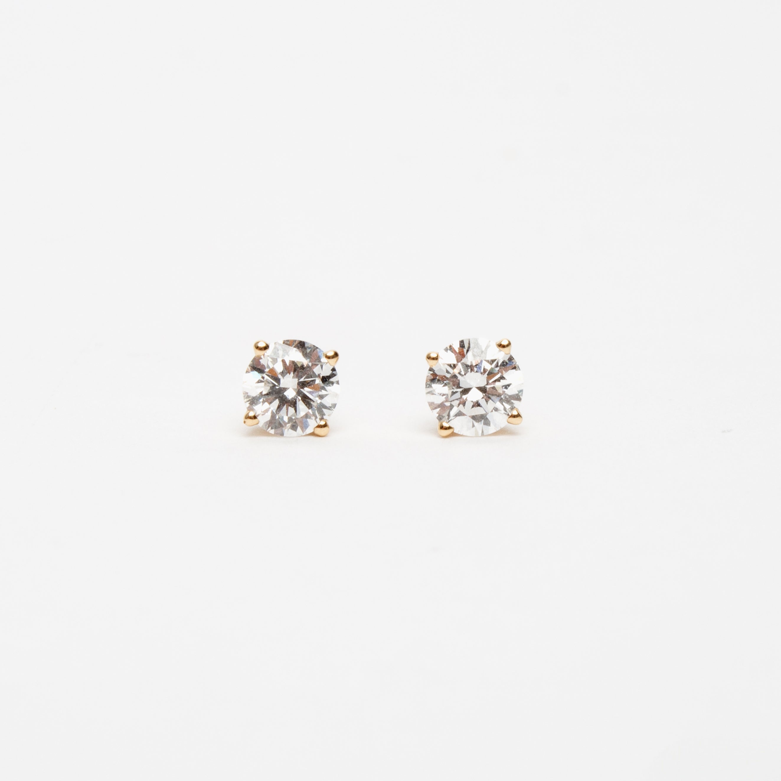 Round Diamond Stud Earrings