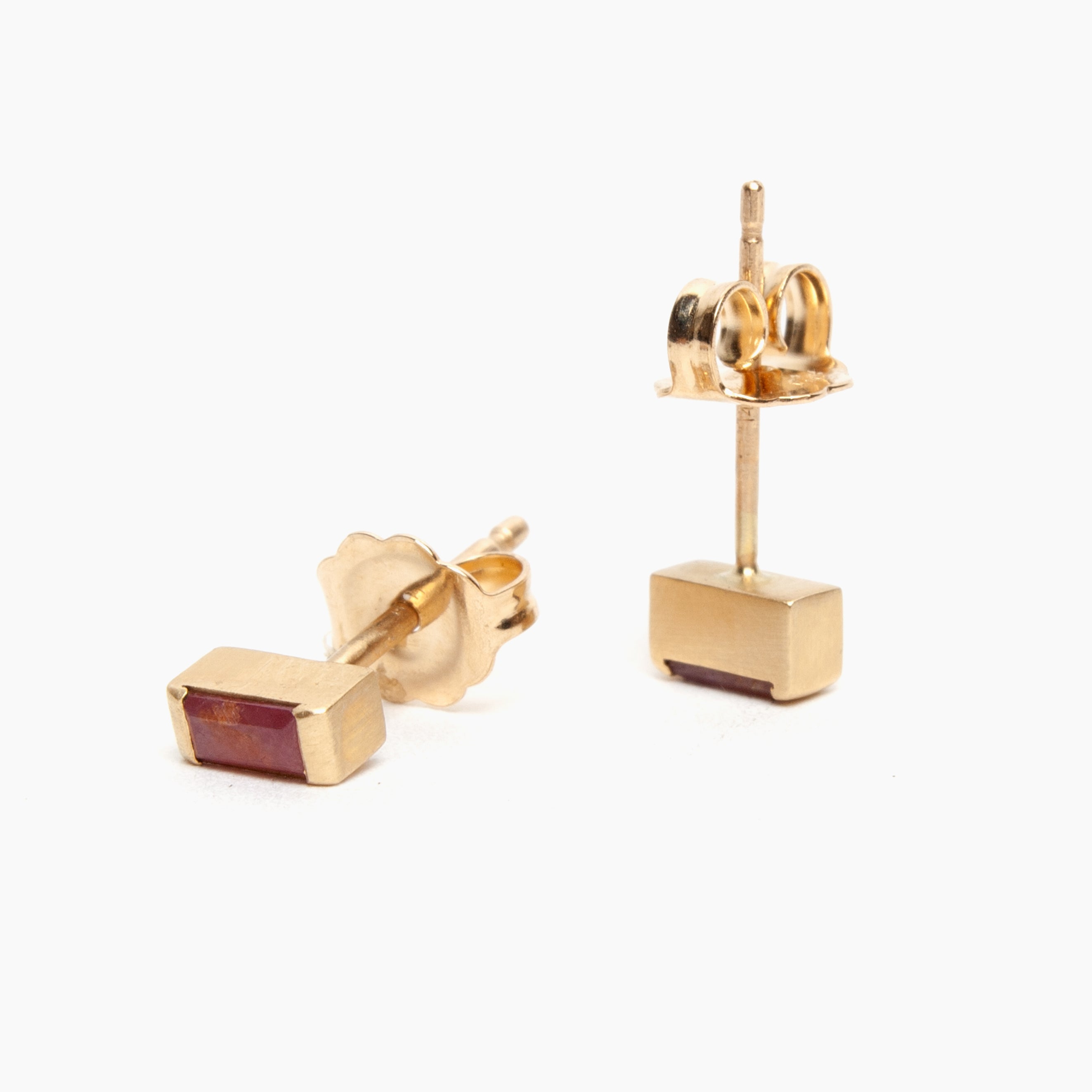 Bellus stud earrings