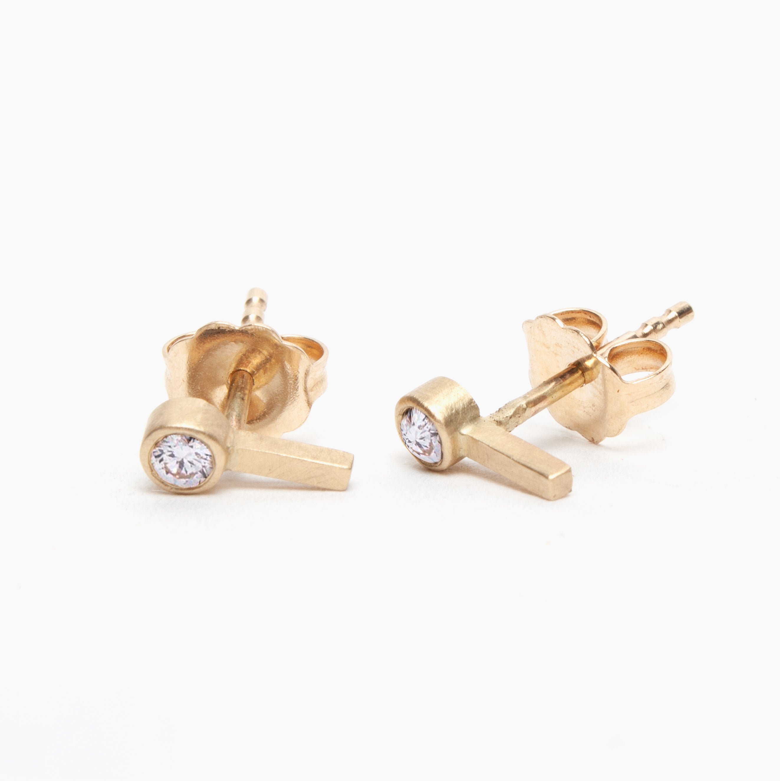 Navvitas stud earrings
