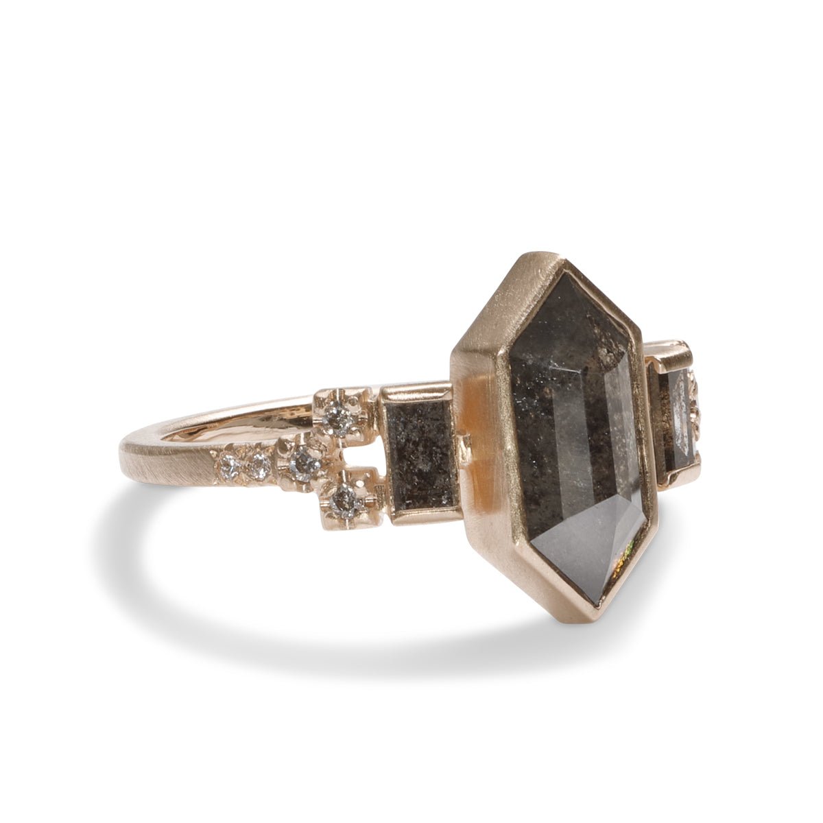 Hexagonal Libero ring. Features conflict-free salt & pepper diamonds and lab-grown white diamonds set in 14K gold.
