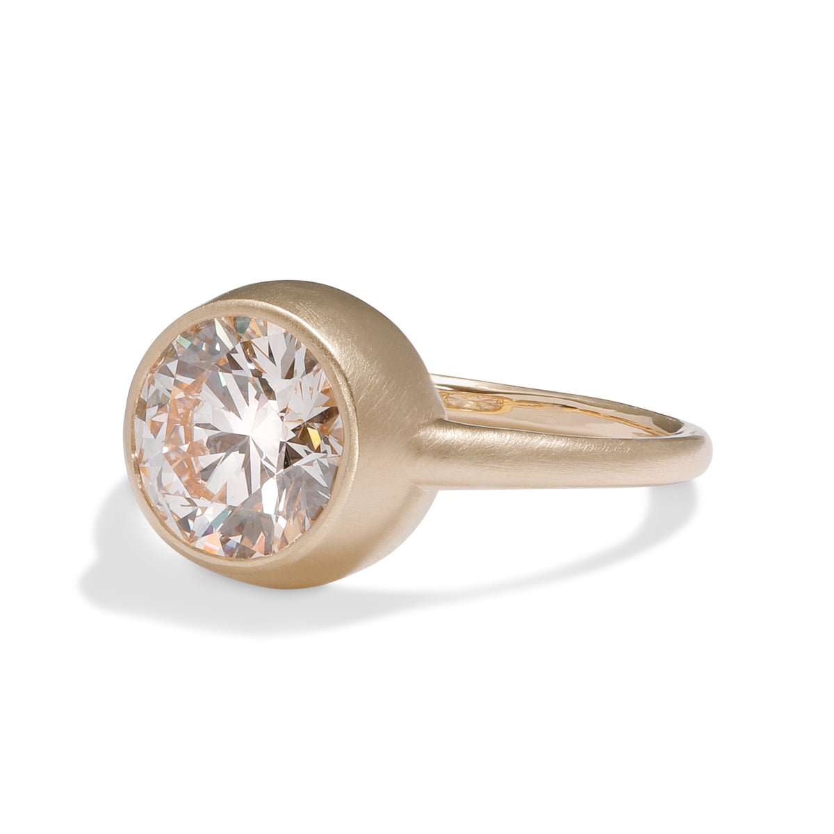 Modern statement Salire ring from Betsy & Iya. Features a round brilliant-cut lab-grown diamond (2 ct) and 14K gold. Designed and handcrafted in our Portland, Oregon studio..