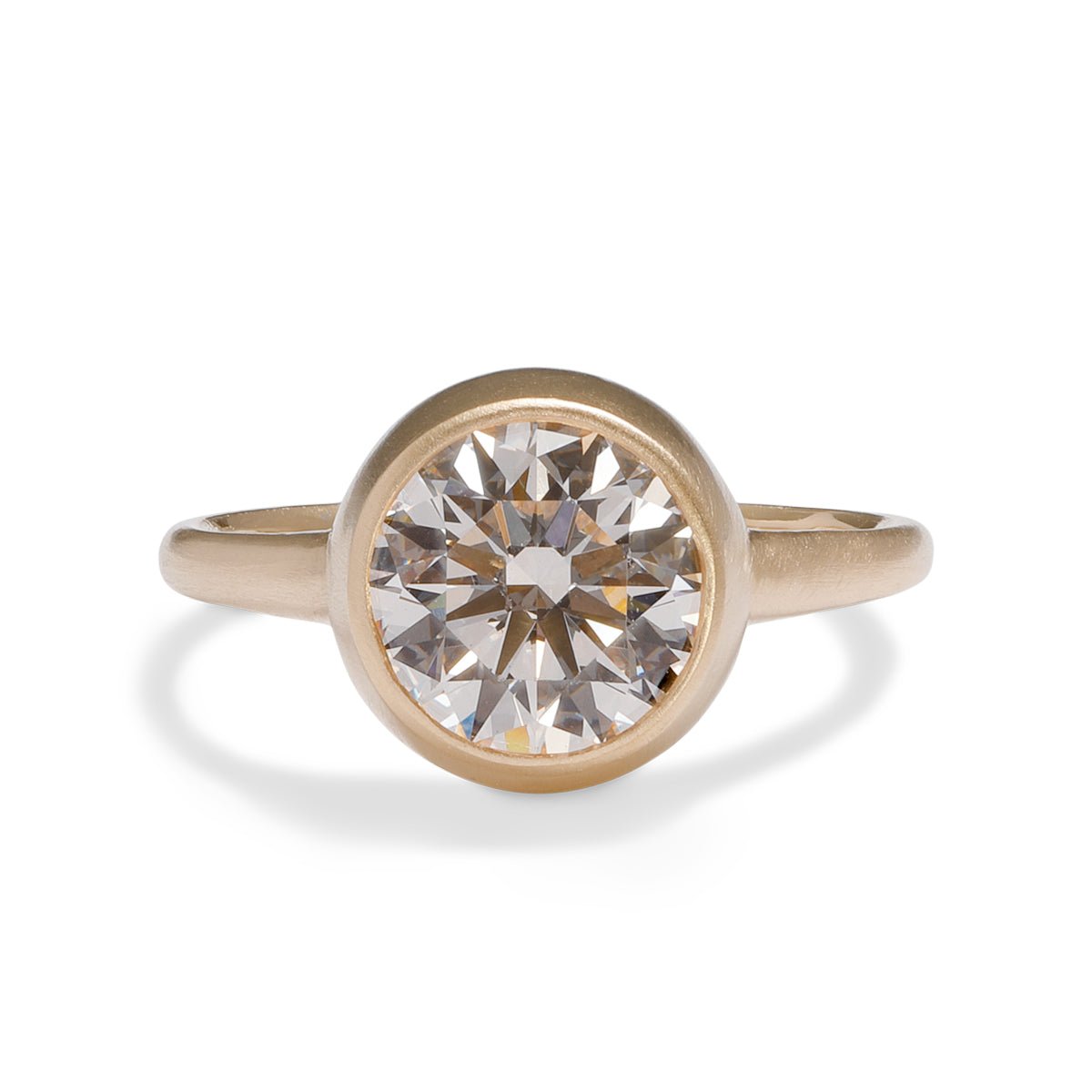 Modern statement Salire ring from Betsy & Iya. Features a round brilliant-cut lab-grown diamond (2 ct) and 14K gold. Designed and handcrafted in our Portland, Oregon studio..
