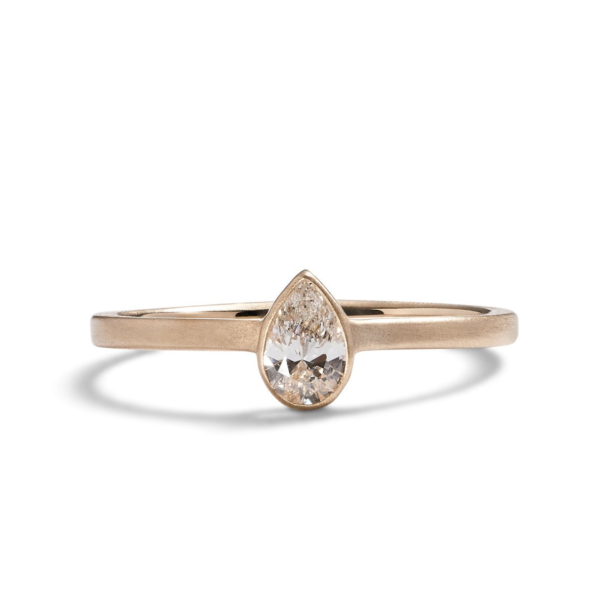 Modern pear shaped Votum ring from Betsy & Iya. With a 14K gold band and lab-grown diamond (0.25 ct).