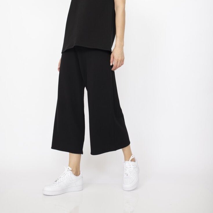 Wide leg pant with elastic waistband in Black. Fabric and pant made in Los Angeles, CA by Corinne Collective.