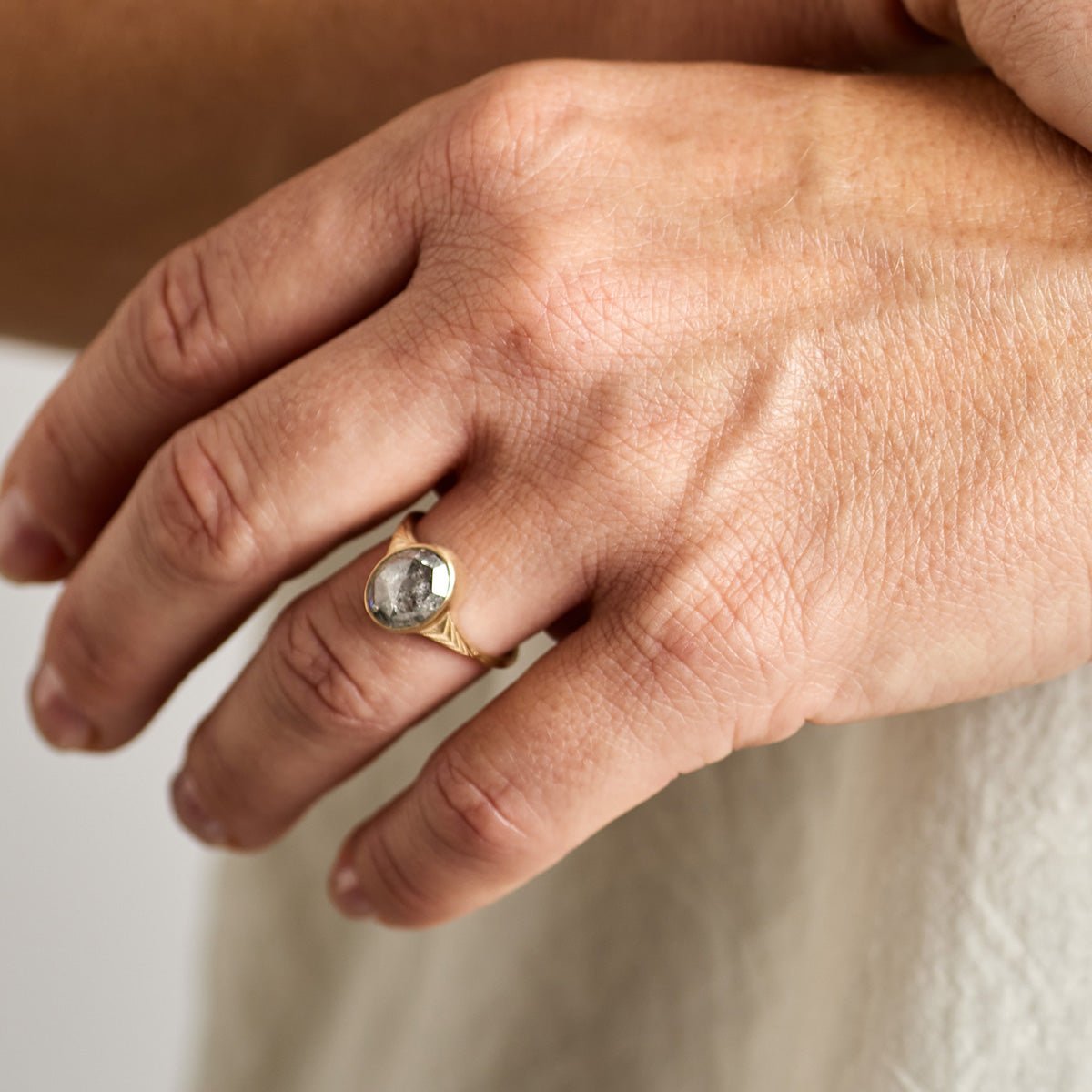 Model wears the Nubis ring.