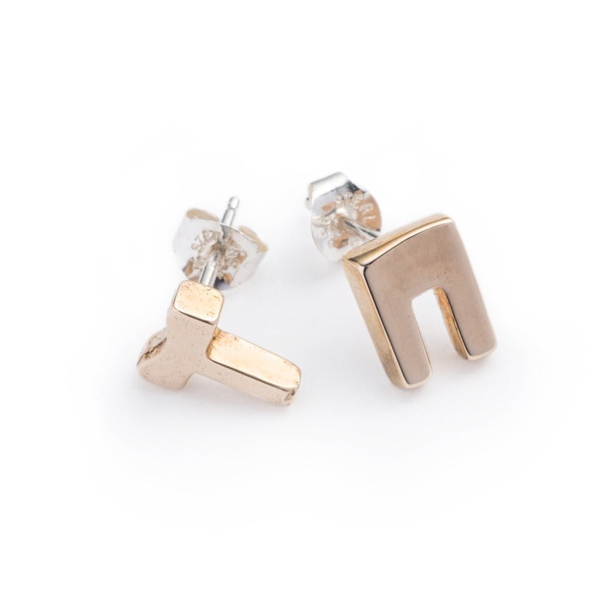 Oss stud earrings