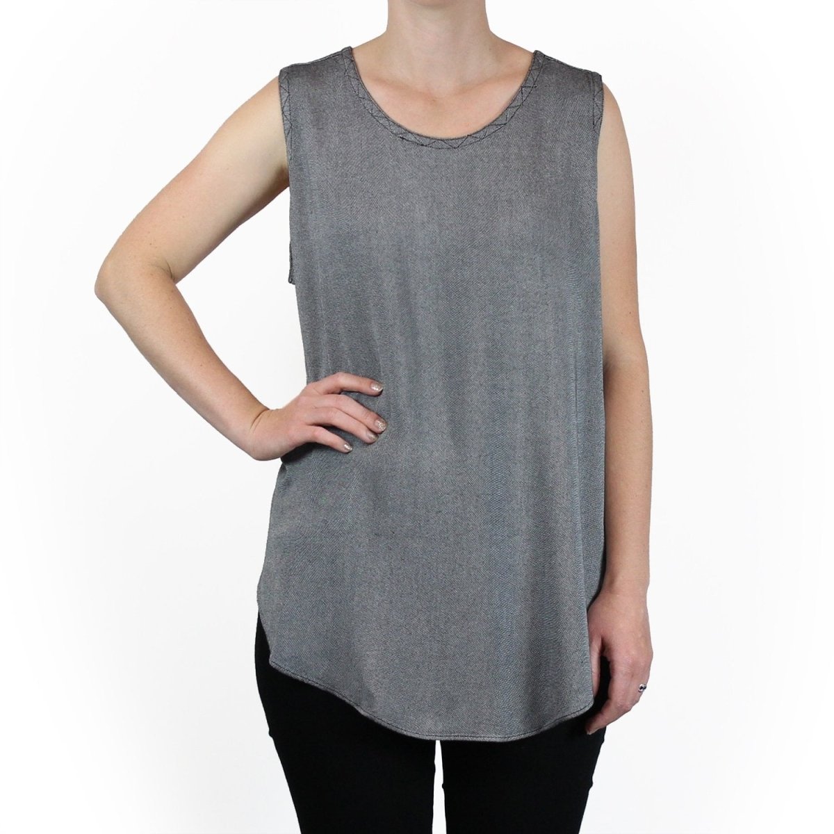 Tienda Ho Clothing Tank Top in Silver