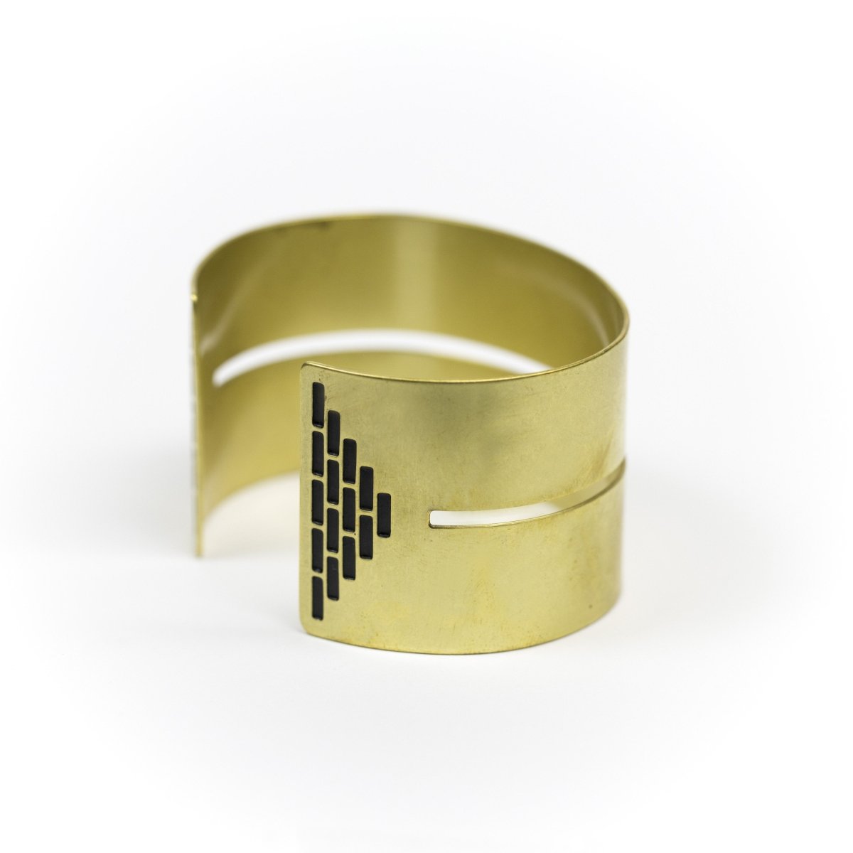 betsy & iya Scania Cuff bracelet in black