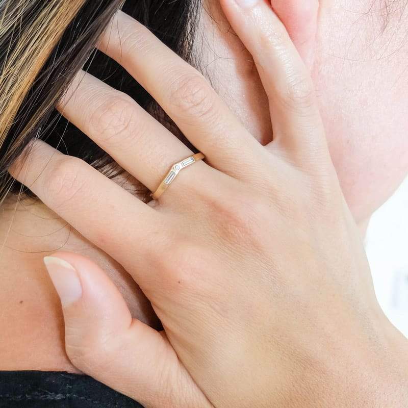 "Basio" diamond curved v ring - betsy & iya