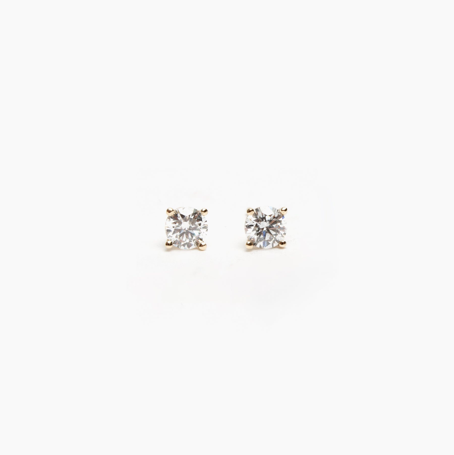 Round Diamond Stud Earrings
