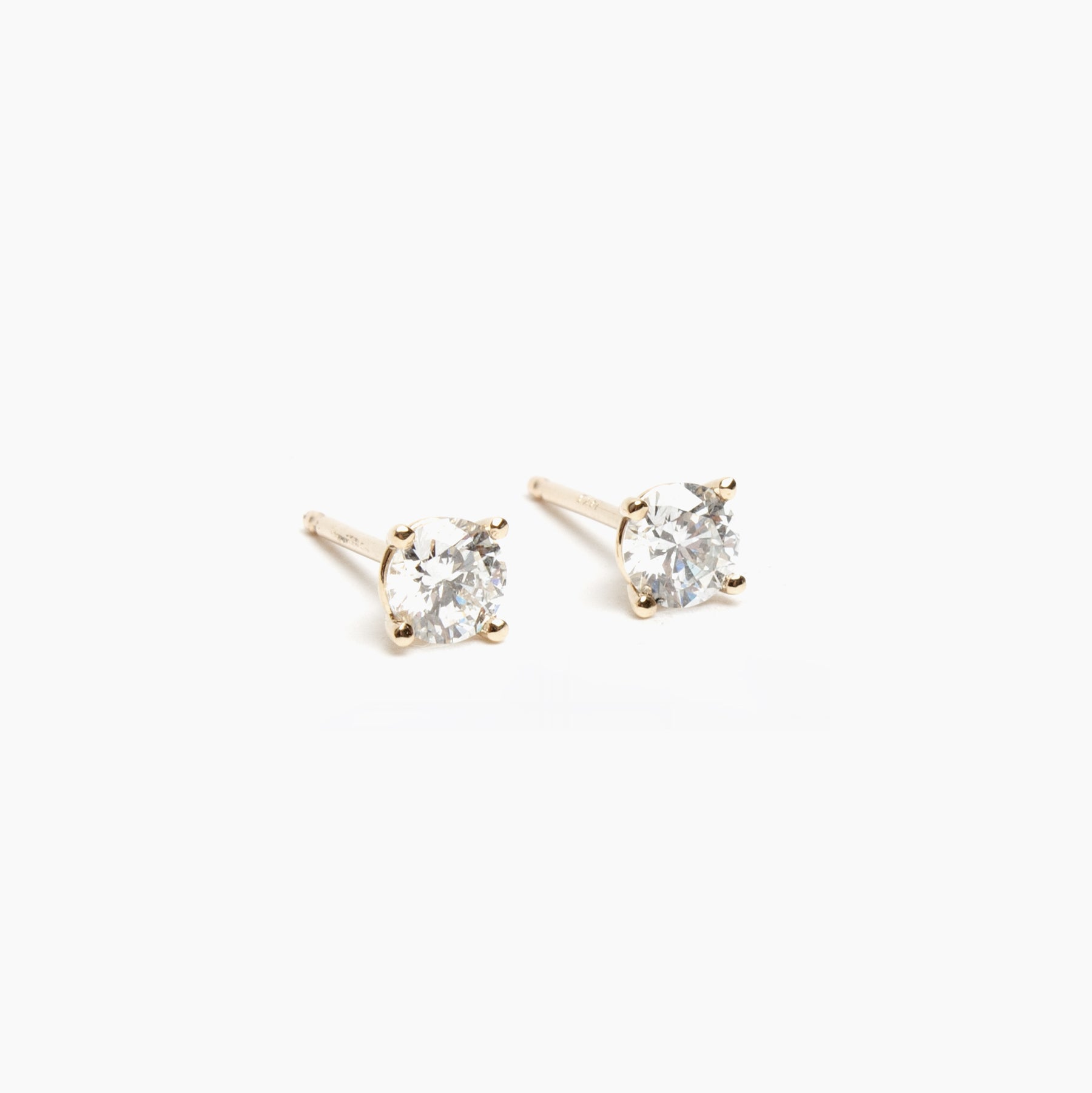 Round Diamond Stud Earrings