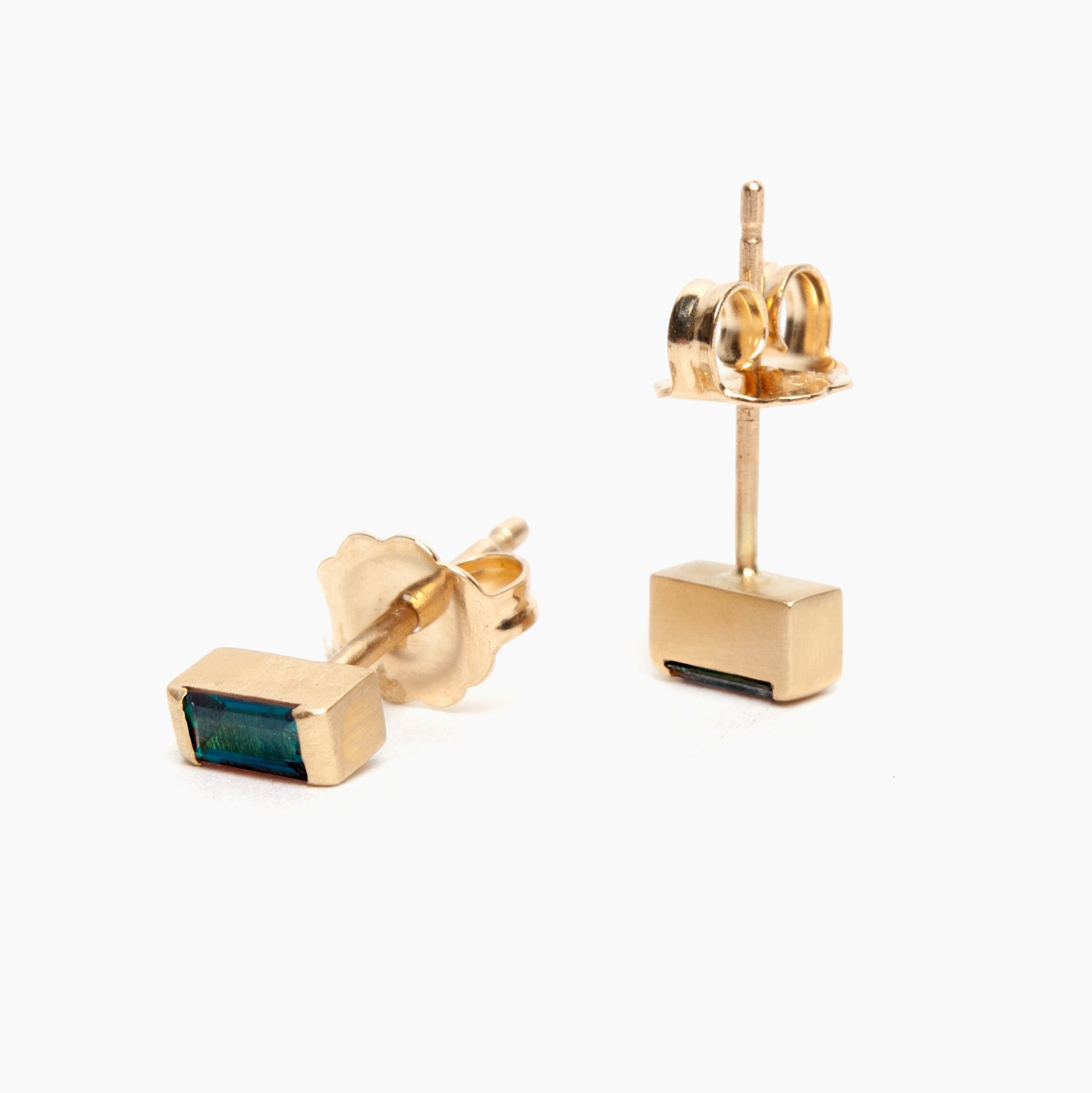Bellus stud earrings