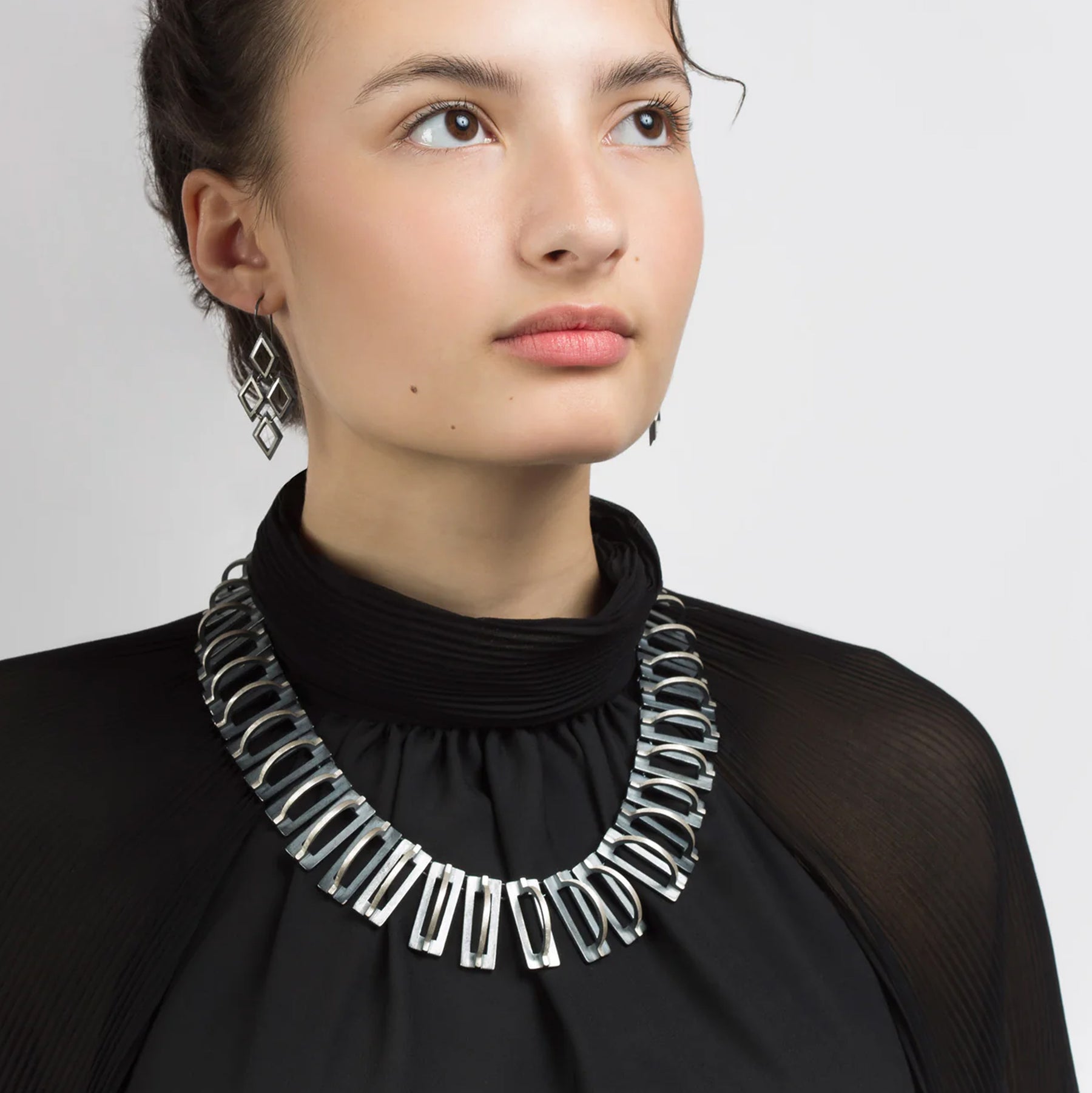 Eclipse Tapered Raised Arch Link Necklace