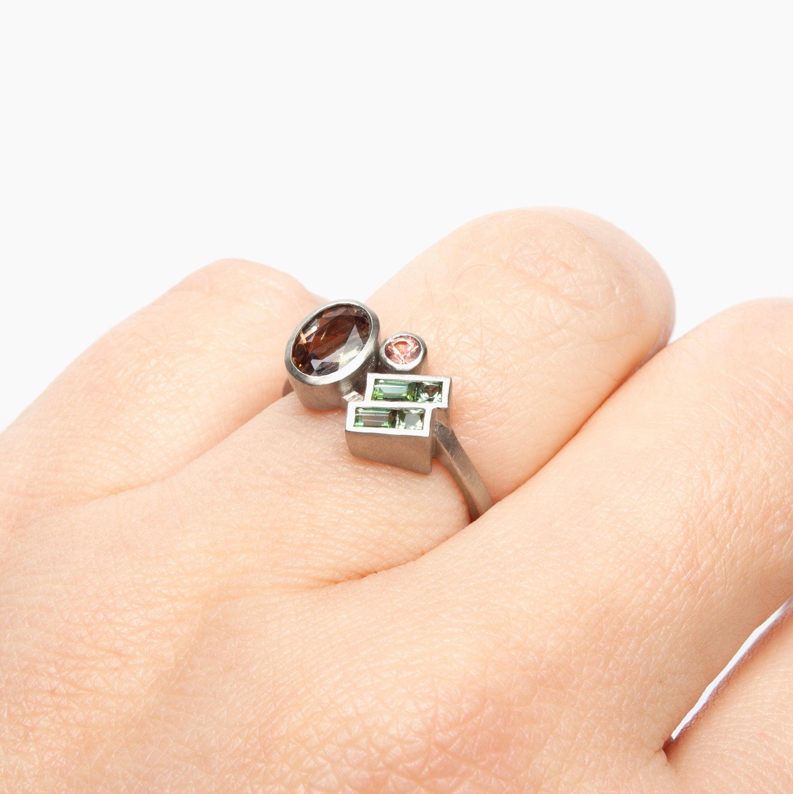 Laetus ring - Andalusite