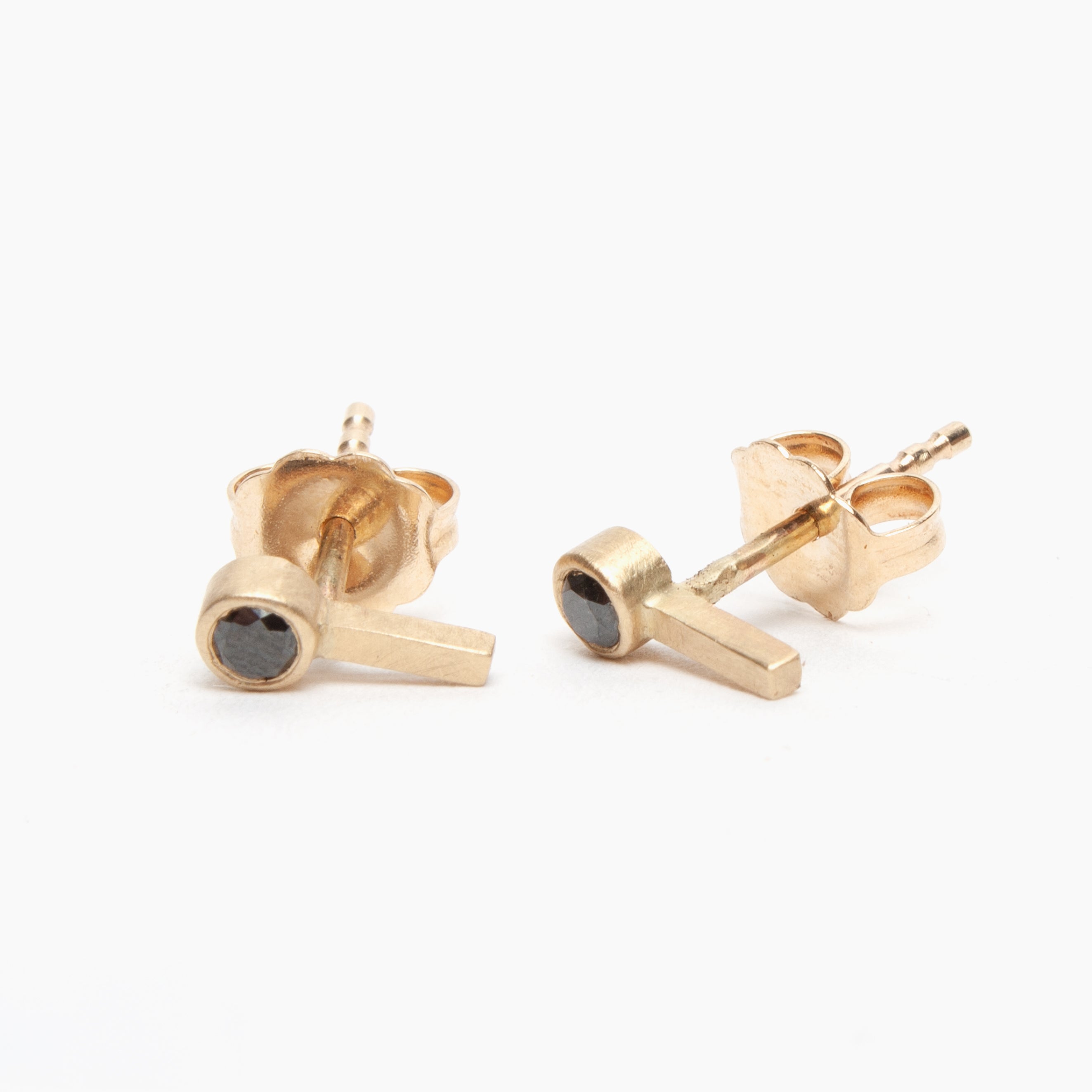 Navvitas stud earrings