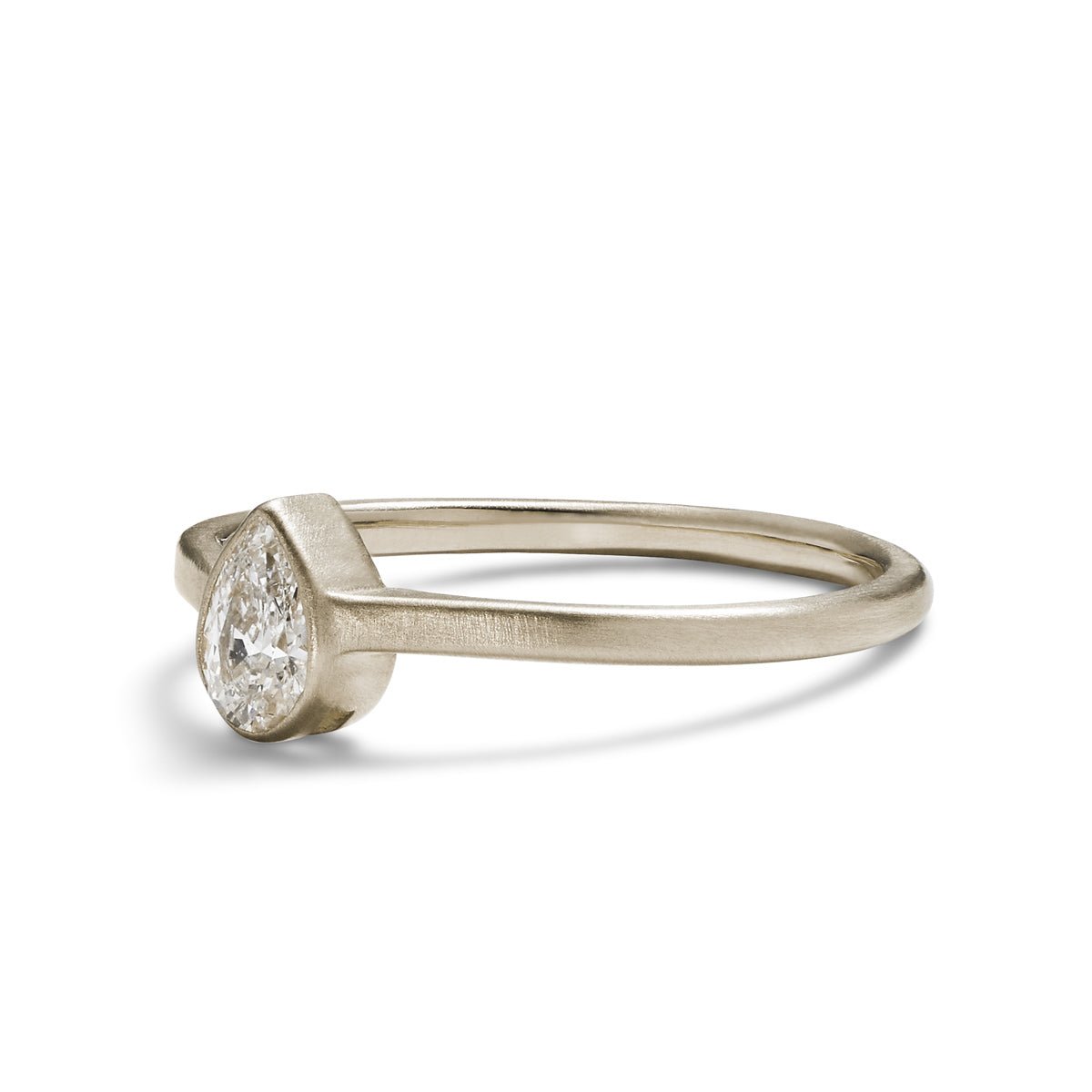 Modern pear shaped Votum ring from Betsy & Iya. With a 14K white gold band and lab-grown diamond (0.25 ct).
