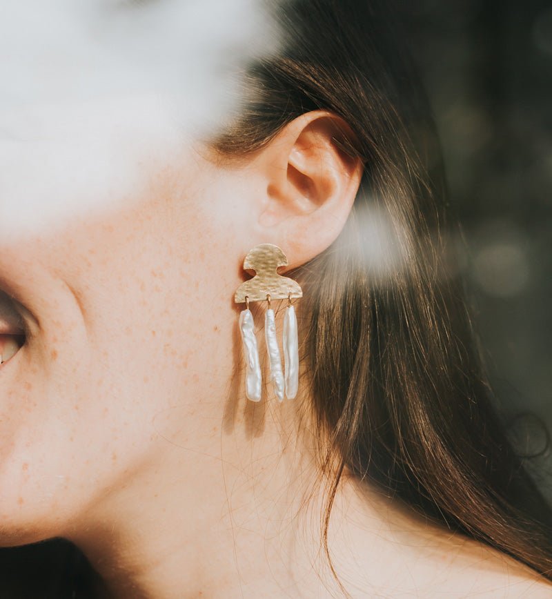 Kallisti Pearl Earrings