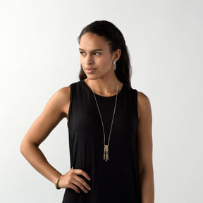 Kusiqua necklace with black jasper on model