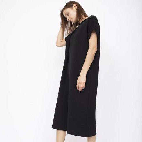 Slightly oversized short sleeve dress with a side slit in Black. Fabric and dress made in Los Angeles, CA by Corinne Collective.