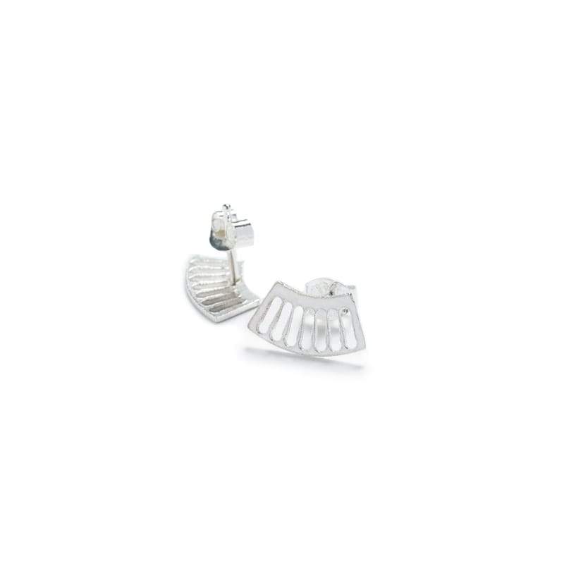 Ritmo mini fan stud in sterling silver front/back