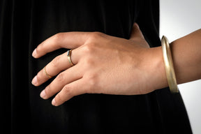 Bronze Yana ring with black jasper on model