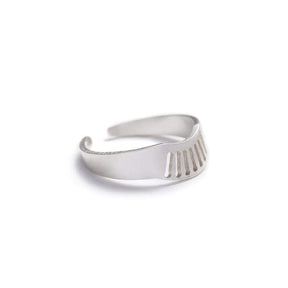 Zaca adjustable fan ring in sterling silver side view