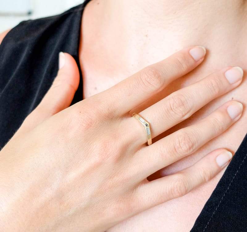 "Basio" diamond curved v ring - betsy & iya